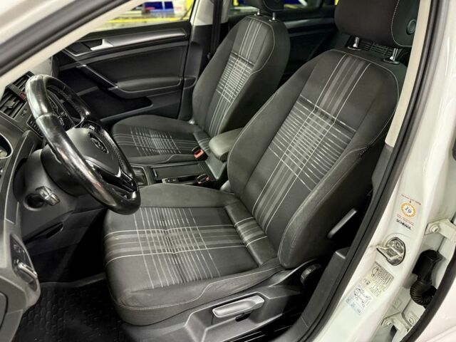 Білий Фольксваген Гольф, об'ємом двигуна 1.6 л та пробігом 225 тис. км за 9999 $, фото 12 на Automoto.ua