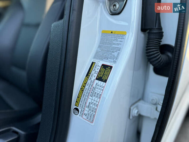 Белый Фольксваген Гольф, объемом двигателя 1.97 л и пробегом 177 тыс. км за 11800 $, фото 49 на Automoto.ua