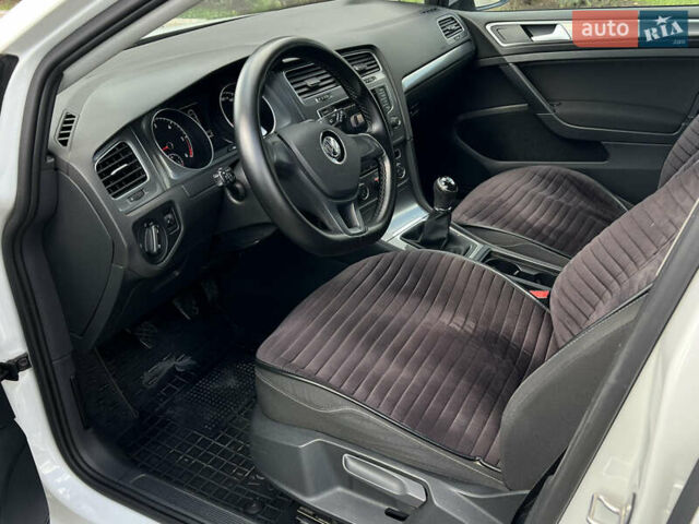 Білий Фольксваген Гольф, об'ємом двигуна 1.6 л та пробігом 195 тис. км за 11799 $, фото 14 на Automoto.ua