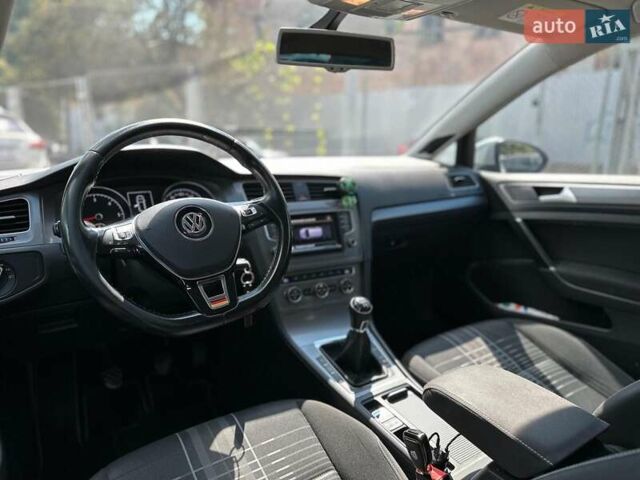 Белый Фольксваген Гольф, объемом двигателя 1.6 л и пробегом 262 тыс. км за 10480 $, фото 12 на Automoto.ua