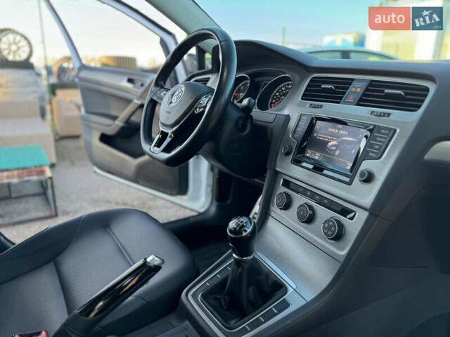 Белый Фольксваген Гольф, объемом двигателя 1.97 л и пробегом 177 тыс. км за 11800 $, фото 84 на Automoto.ua