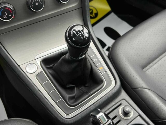 Белый Фольксваген Гольф, объемом двигателя 2 л и пробегом 53 тыс. км за 16700 $, фото 16 на Automoto.ua