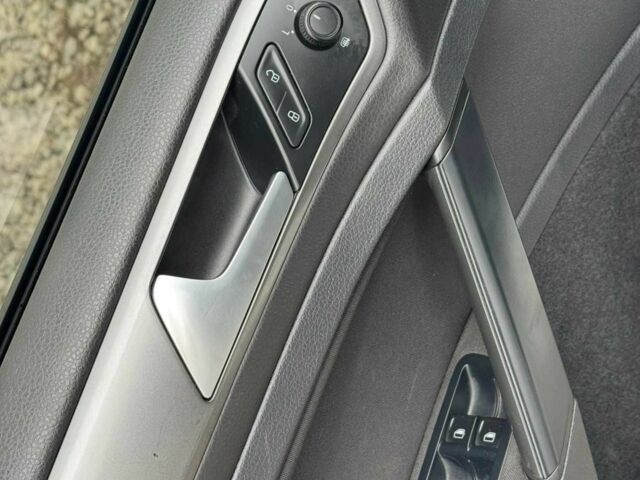 Белый Фольксваген Гольф, объемом двигателя 1.6 л и пробегом 260 тыс. км за 9650 $, фото 4 на Automoto.ua