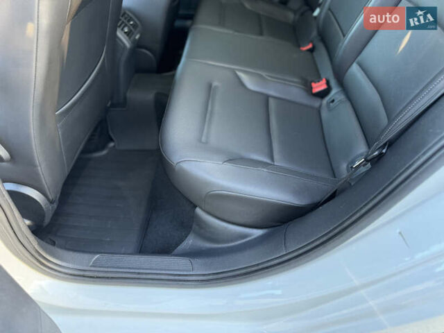 Белый Фольксваген Гольф, объемом двигателя 1.97 л и пробегом 177 тыс. км за 11800 $, фото 72 на Automoto.ua