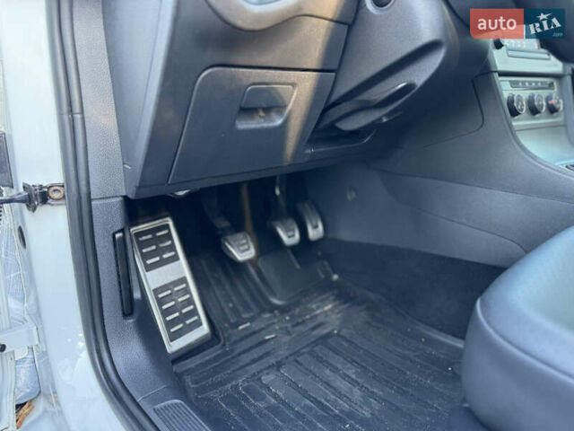 Белый Фольксваген Гольф, объемом двигателя 1.97 л и пробегом 177 тыс. км за 11800 $, фото 52 на Automoto.ua