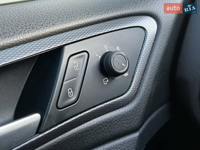 Белый Фольксваген Гольф, объемом двигателя 1.6 л и пробегом 241 тыс. км за 11600 $, фото 80 на Automoto.ua