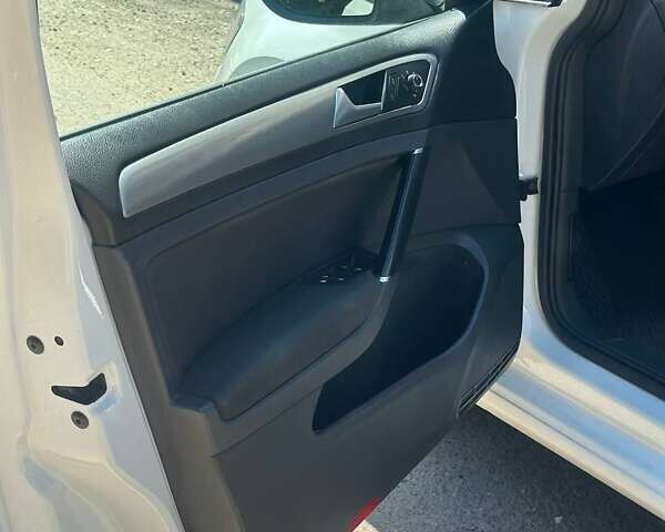 Білий Фольксваген Гольф, об'ємом двигуна 2 л та пробігом 244 тис. км за 13700 $, фото 14 на Automoto.ua