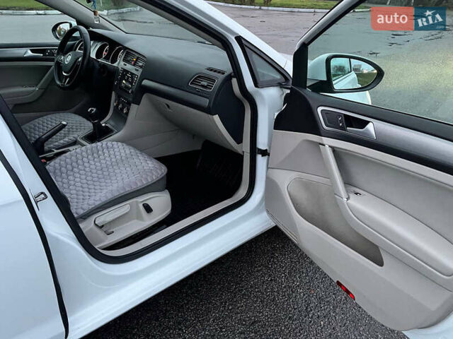 Белый Фольксваген Гольф, объемом двигателя 1.97 л и пробегом 208 тыс. км за 10600 $, фото 41 на Automoto.ua