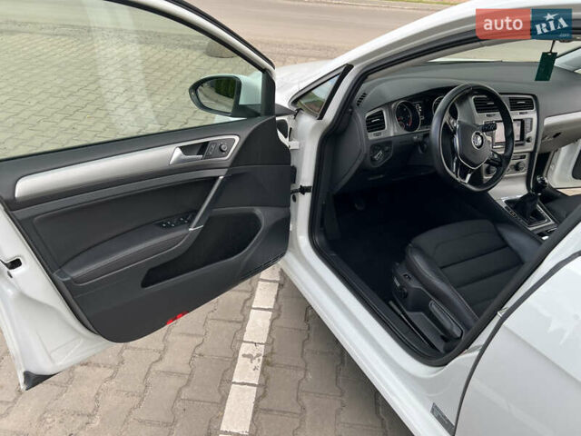 Білий Фольксваген Гольф, об'ємом двигуна 2 л та пробігом 207 тис. км за 13500 $, фото 32 на Automoto.ua