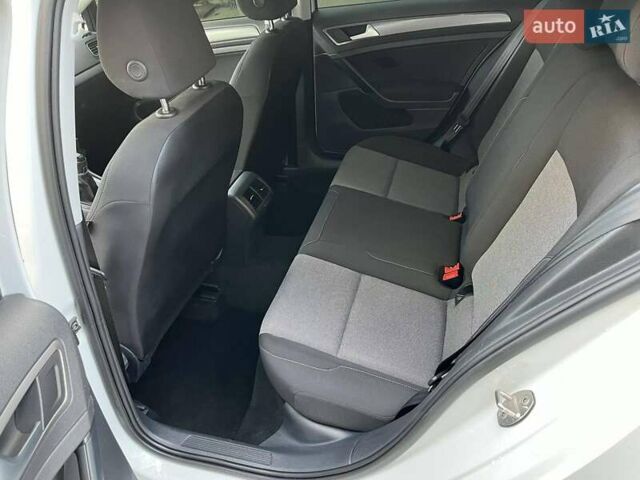 Білий Фольксваген Гольф, об'ємом двигуна 1.6 л та пробігом 360 тис. км за 11200 $, фото 10 на Automoto.ua