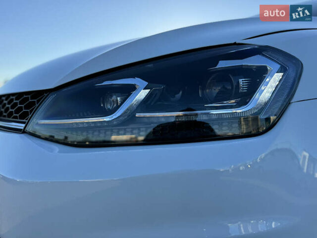 Белый Фольксваген Гольф, объемом двигателя 1.97 л и пробегом 177 тыс. км за 11800 $, фото 24 на Automoto.ua