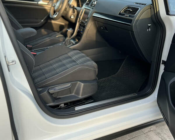 Белый Фольксваген Гольф, объемом двигателя 1.97 л и пробегом 245 тыс. км за 16490 $, фото 21 на Automoto.ua