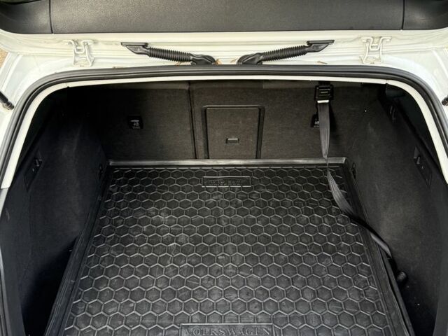 Белый Фольксваген Гольф, объемом двигателя 2 л и пробегом 250 тыс. км за 12450 $, фото 12 на Automoto.ua