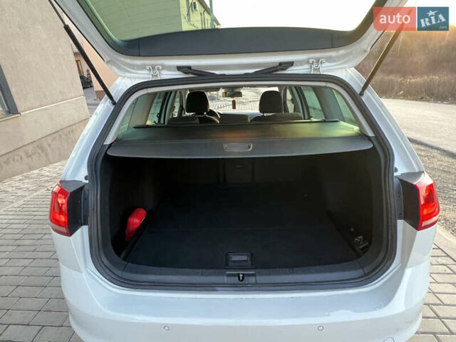 Белый Фольксваген Гольф, объемом двигателя 1.6 л и пробегом 241 тыс. км за 11600 $, фото 57 на Automoto.ua