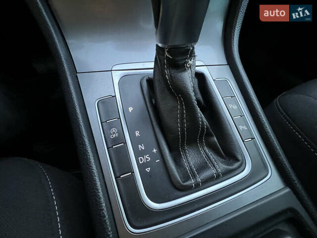 Белый Фольксваген Гольф, объемом двигателя 1.6 л и пробегом 241 тыс. км за 11600 $, фото 77 на Automoto.ua