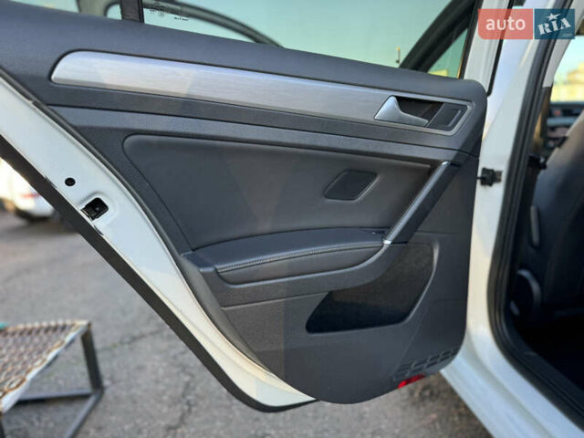 Белый Фольксваген Гольф, объемом двигателя 1.97 л и пробегом 177 тыс. км за 11800 $, фото 73 на Automoto.ua