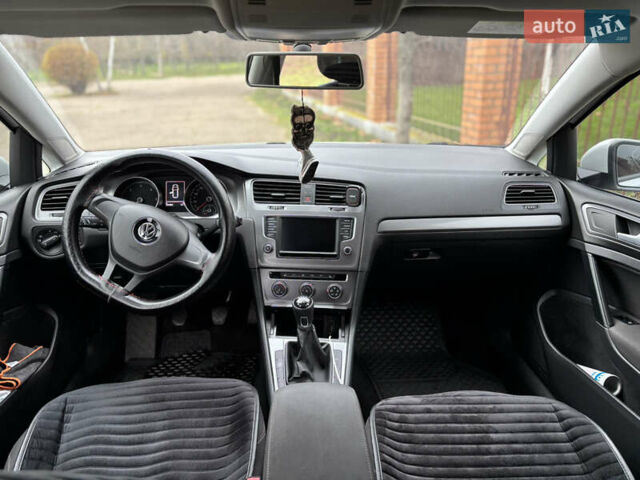 Білий Фольксваген Гольф, об'ємом двигуна 1.6 л та пробігом 220 тис. км за 11000 $, фото 13 на Automoto.ua