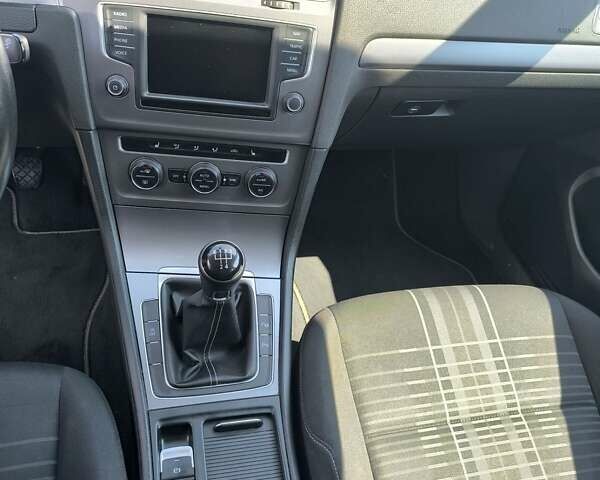 Белый Фольксваген Гольф, объемом двигателя 1.6 л и пробегом 279 тыс. км за 10500 $, фото 11 на Automoto.ua