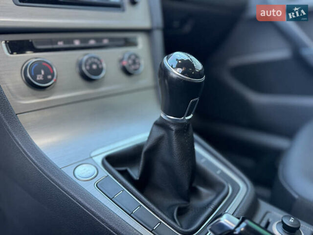 Белый Фольксваген Гольф, объемом двигателя 1.97 л и пробегом 177 тыс. км за 11800 $, фото 59 на Automoto.ua