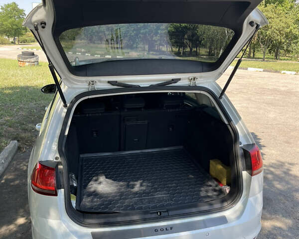 Білий Фольксваген Гольф, об'ємом двигуна 1.6 л та пробігом 294 тис. км за 10300 $, фото 15 на Automoto.ua