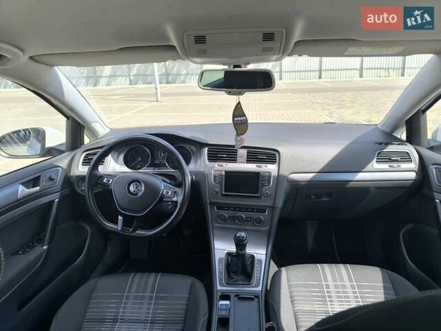 Белый Фольксваген Гольф, объемом двигателя 1.6 л и пробегом 279 тыс. км за 10500 $, фото 12 на Automoto.ua