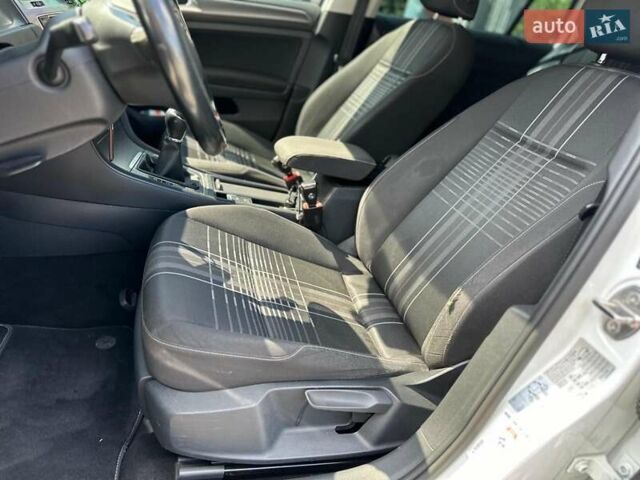 Белый Фольксваген Гольф, объемом двигателя 1.6 л и пробегом 262 тыс. км за 10480 $, фото 22 на Automoto.ua