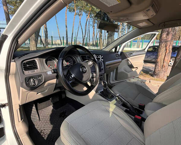 Белый Фольксваген Гольф, объемом двигателя 1.97 л и пробегом 133 тыс. км за 12500 $, фото 7 на Automoto.ua