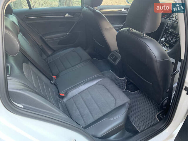 Белый Фольксваген Гольф, объемом двигателя 1.97 л и пробегом 240 тыс. км за 12900 $, фото 11 на Automoto.ua