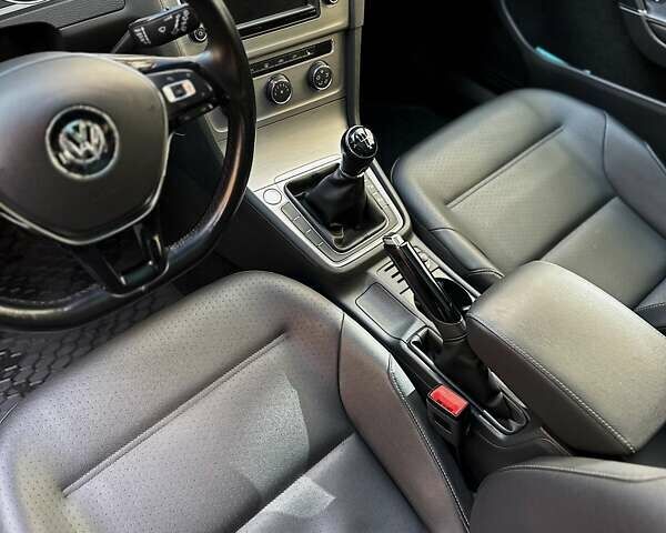 Белый Фольксваген Гольф, объемом двигателя 1.97 л и пробегом 53 тыс. км за 16000 $, фото 12 на Automoto.ua