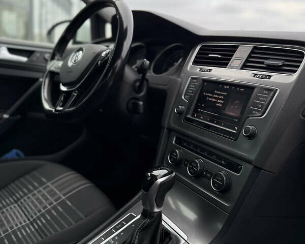 Белый Фольксваген Гольф, объемом двигателя 1.6 л и пробегом 243 тыс. км за 10700 $, фото 36 на Automoto.ua