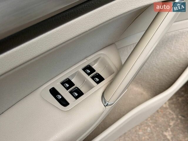 Белый Фольксваген Гольф, объемом двигателя 1.97 л и пробегом 119 тыс. км за 10899 $, фото 18 на Automoto.ua
