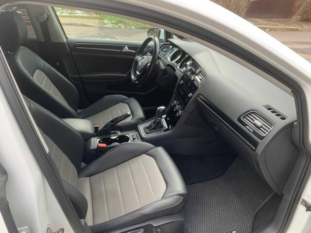 Белый Фольксваген Гольф, объемом двигателя 2 л и пробегом 95 тыс. км за 15000 $, фото 4 на Automoto.ua