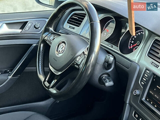 Белый Фольксваген Гольф, объемом двигателя 1.6 л и пробегом 241 тыс. км за 11600 $, фото 71 на Automoto.ua