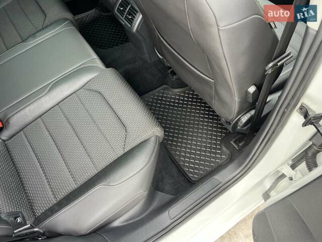 Белый Фольксваген Гольф, объемом двигателя 1.4 л и пробегом 250 тыс. км за 9800 $, фото 72 на Automoto.ua