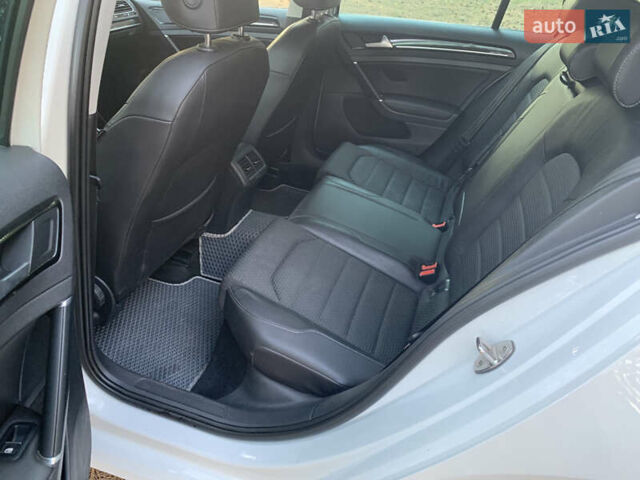 Белый Фольксваген Гольф, объемом двигателя 1.97 л и пробегом 240 тыс. км за 12900 $, фото 12 на Automoto.ua