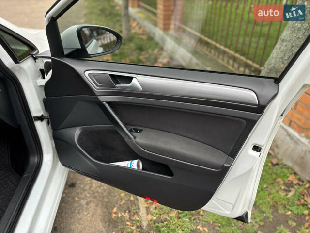 Білий Фольксваген Гольф, об'ємом двигуна 1.6 л та пробігом 220 тис. км за 11000 $, фото 23 на Automoto.ua