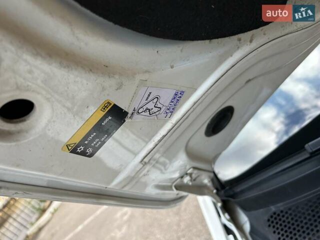 Белый Фольксваген Гольф, объемом двигателя 1.97 л и пробегом 168 тыс. км за 12950 $, фото 7 на Automoto.ua
