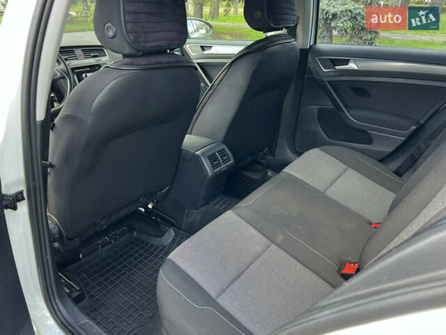 Білий Фольксваген Гольф, об'ємом двигуна 1.6 л та пробігом 195 тис. км за 11799 $, фото 17 на Automoto.ua