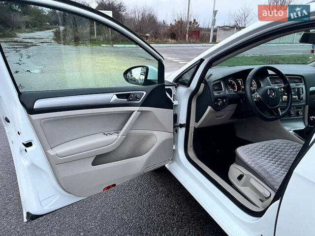 Белый Фольксваген Гольф, объемом двигателя 1.97 л и пробегом 208 тыс. км за 10600 $, фото 29 на Automoto.ua