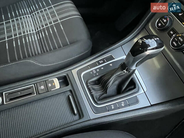 Белый Фольксваген Гольф, объемом двигателя 1.6 л и пробегом 241 тыс. км за 11600 $, фото 67 на Automoto.ua