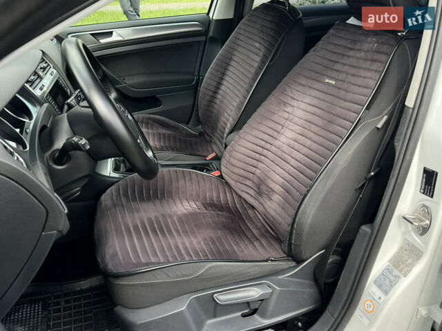 Білий Фольксваген Гольф, об'ємом двигуна 1.6 л та пробігом 195 тис. км за 11799 $, фото 15 на Automoto.ua