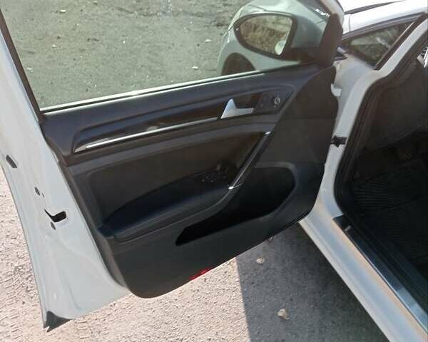 Белый Фольксваген Гольф, объемом двигателя 1.8 л и пробегом 133 тыс. км за 14800 $, фото 22 на Automoto.ua