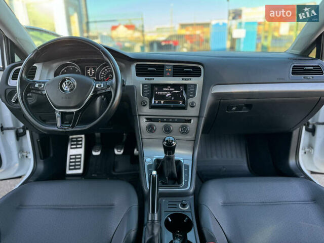 Белый Фольксваген Гольф, объемом двигателя 1.97 л и пробегом 177 тыс. км за 11800 $, фото 88 на Automoto.ua