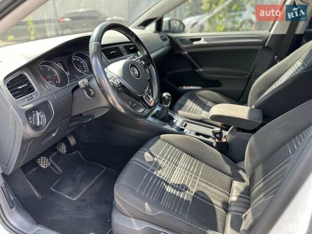 Белый Фольксваген Гольф, объемом двигателя 1.6 л и пробегом 262 тыс. км за 10480 $, фото 21 на Automoto.ua