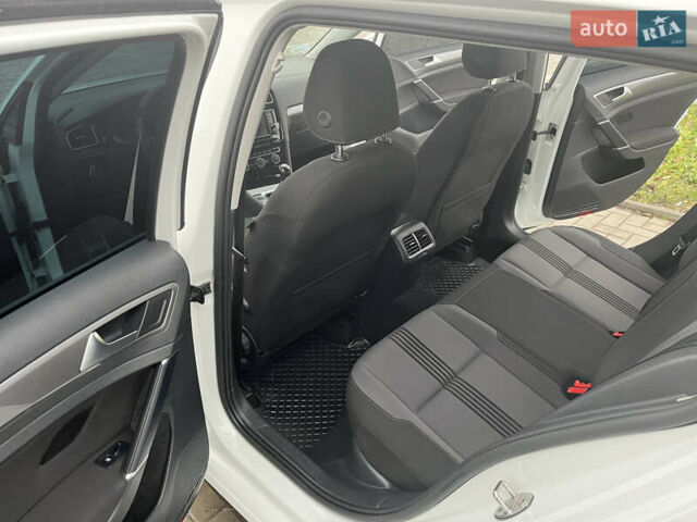 Белый Фольксваген Гольф, объемом двигателя 1.6 л и пробегом 280 тыс. км за 11500 $, фото 33 на Automoto.ua