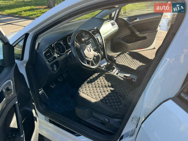 Белый Фольксваген Гольф, объемом двигателя 1.6 л и пробегом 238 тыс. км за 15000 $, фото 31 на Automoto.ua