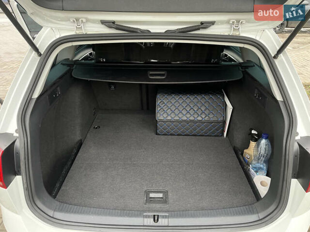 Белый Фольксваген Гольф, объемом двигателя 1.6 л и пробегом 280 тыс. км за 11500 $, фото 49 на Automoto.ua