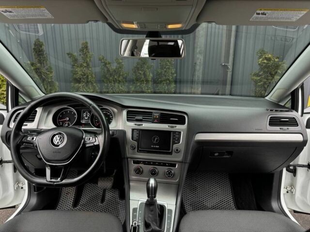 Белый Фольксваген Гольф, объемом двигателя 1.8 л и пробегом 210 тыс. км за 9999 $, фото 20 на Automoto.ua