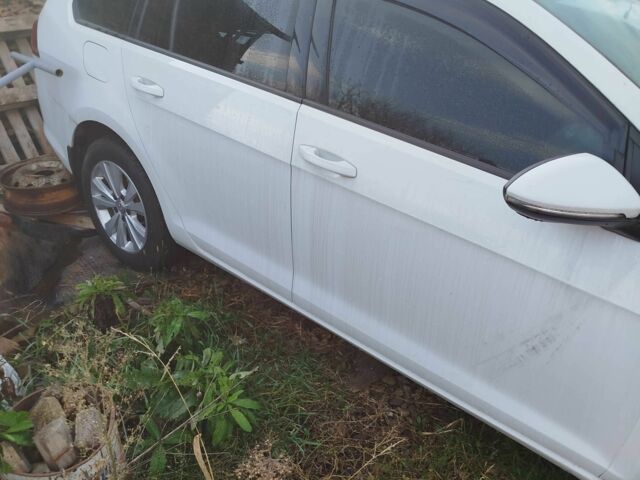 Белый Фольксваген Гольф, объемом двигателя 1.6 л и пробегом 280 тыс. км за 5500 $, фото 1 на Automoto.ua