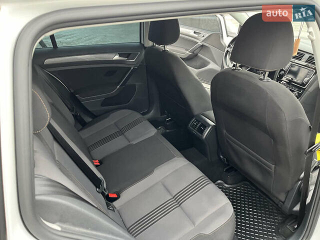 Белый Фольксваген Гольф, объемом двигателя 1.6 л и пробегом 280 тыс. км за 11500 $, фото 37 на Automoto.ua